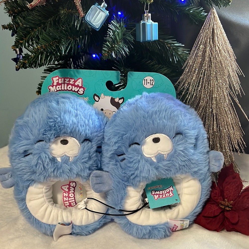 🎄NWT🎄 Blue Walrus squishmallow slipper- size 11-12 kids